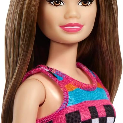 Barbie Fashionistas Doll with Accessories – Distinctive Fashion-Forward Look Celebrating Diversity – HGM62